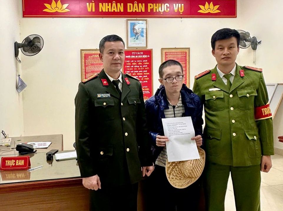 Công an phường Kiến An kịp thời hỗ trợ, giúp đỡ người dân đi lạc trở về với gia đình